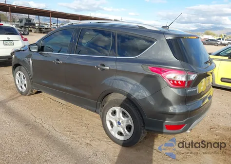 2017 Ford Escape Titanium z USA, uszkodzony, nr VIN 1FMCU0J92HUB02821